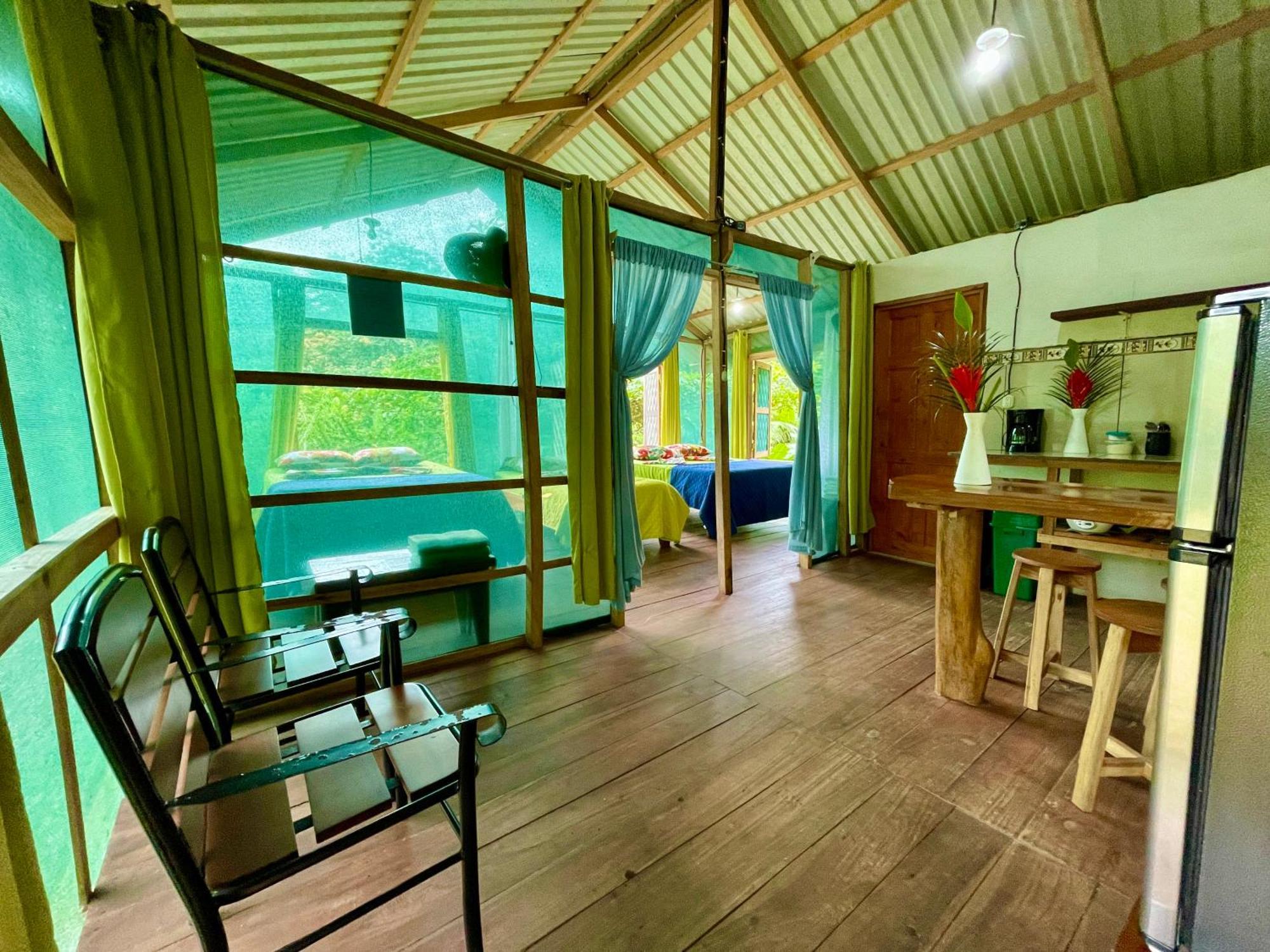 Alouatta Lodge And Canopy Cahuita Kültér fotó