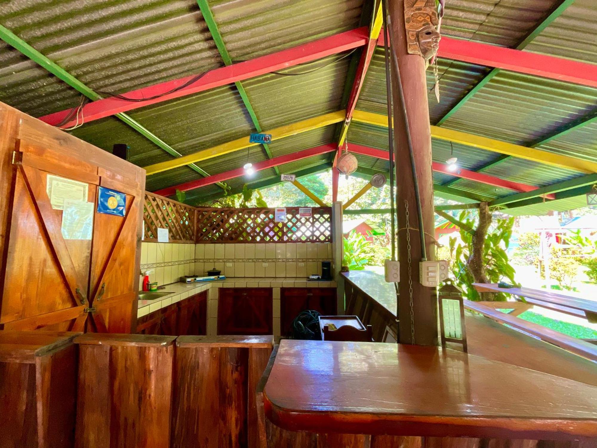 Alouatta Lodge And Canopy Cahuita Kültér fotó