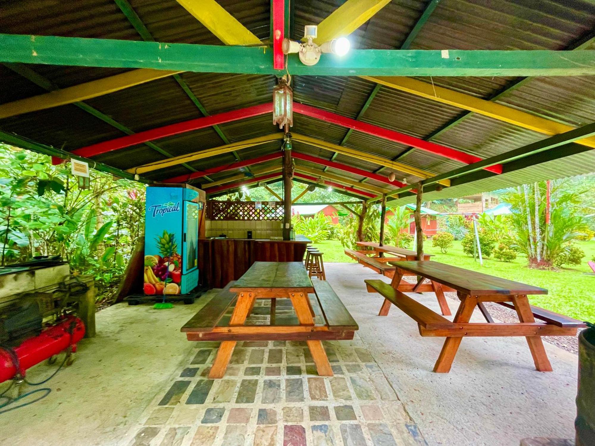 Alouatta Lodge And Canopy Cahuita Kültér fotó
