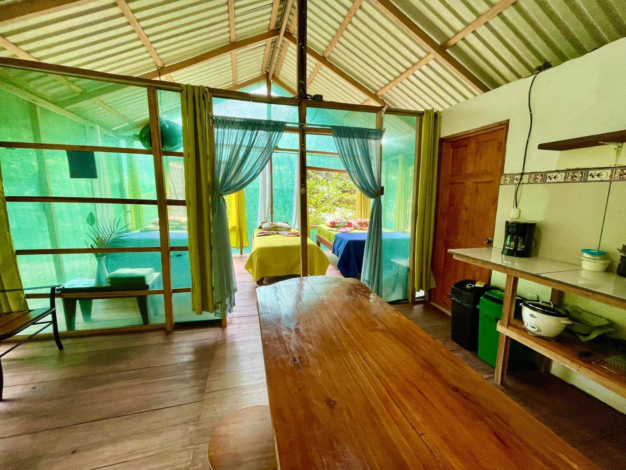 Alouatta Lodge And Canopy Cahuita Kültér fotó