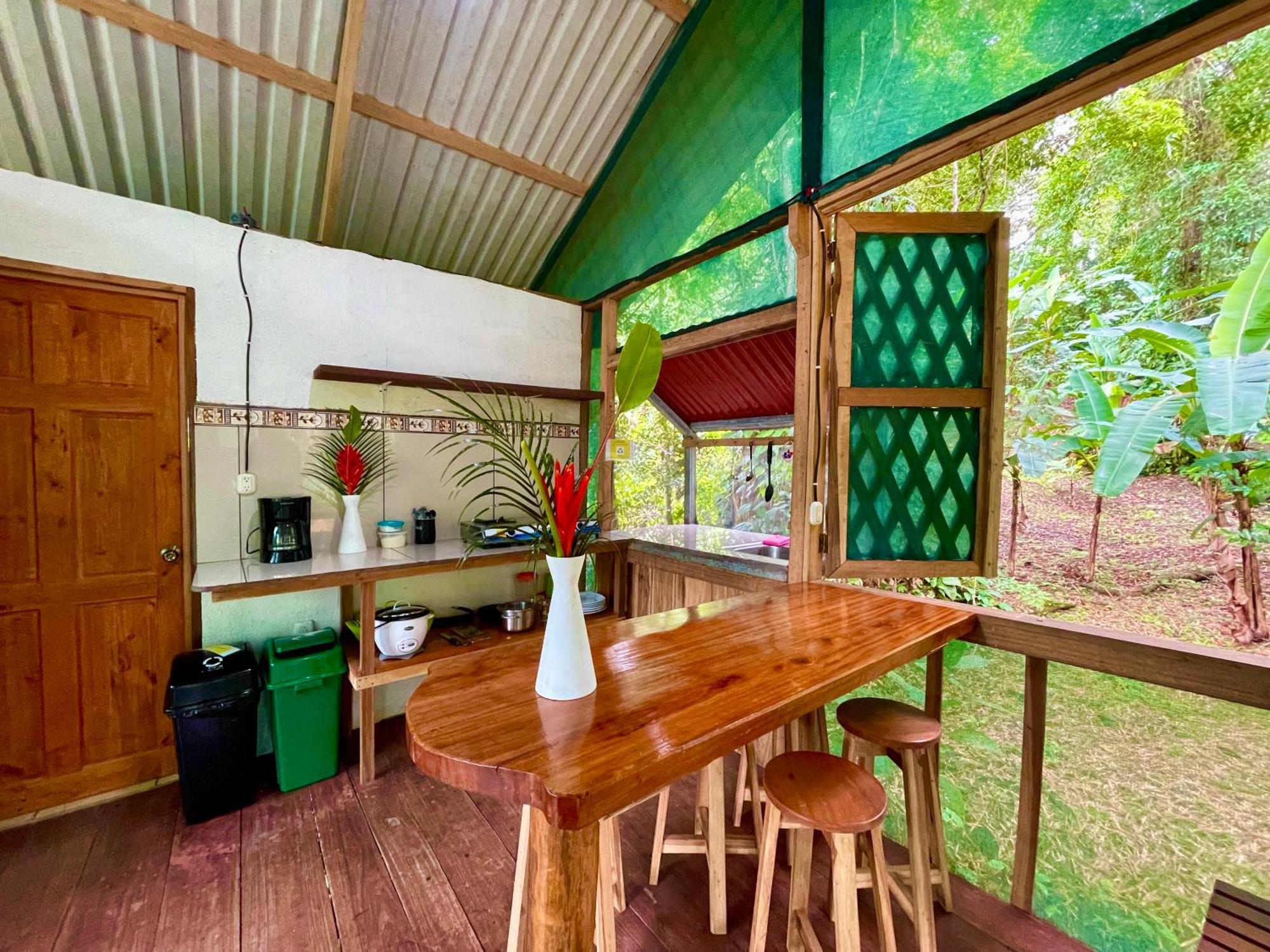 Alouatta Lodge And Canopy Cahuita Kültér fotó