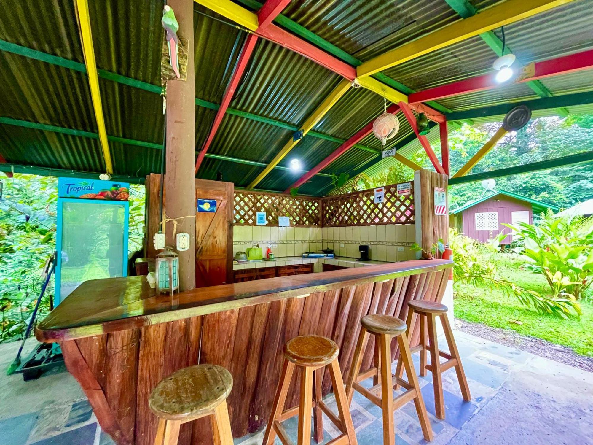 Alouatta Lodge And Canopy Cahuita Kültér fotó